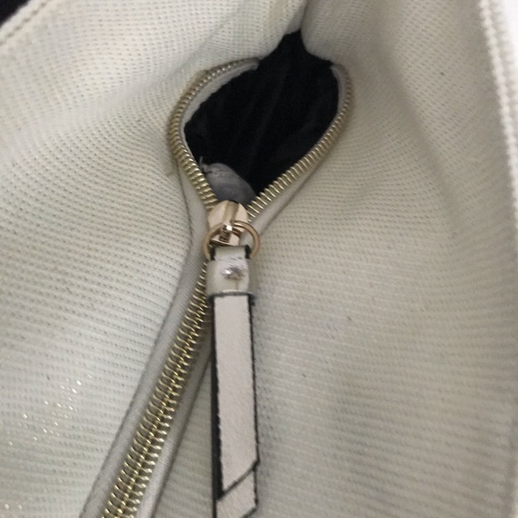 NWT bundle Victoria Secret tote bag and cosmetic bag - Picture 8 of 16